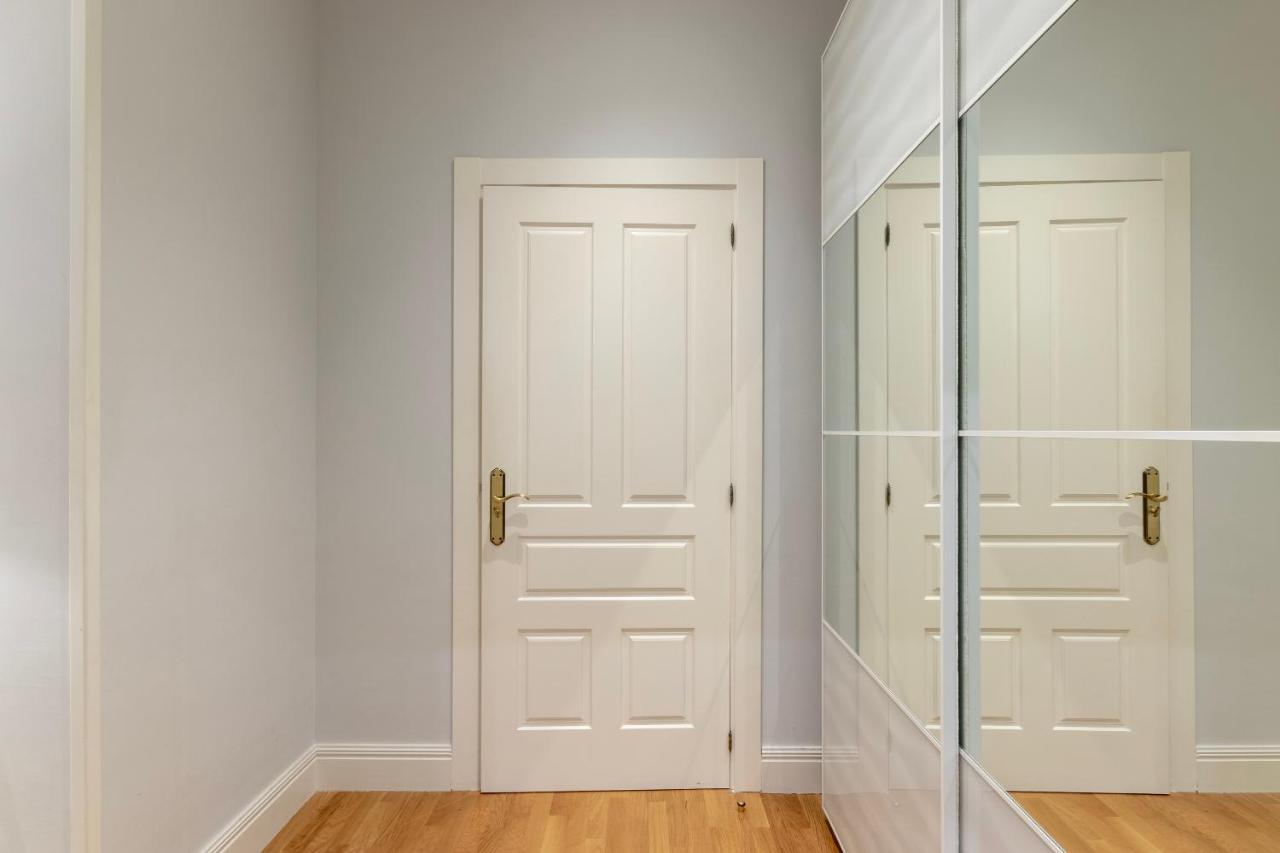 Apartamento Amplio y Elegante en Casco Viejo con Parking Bilbao Exterior foto